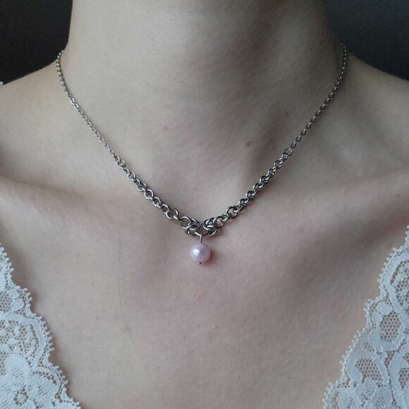 Vintage dainty pink pearl and silver necklace - Picture 7 of 8